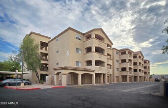 Building Photo - 920 E Devonshire Ave