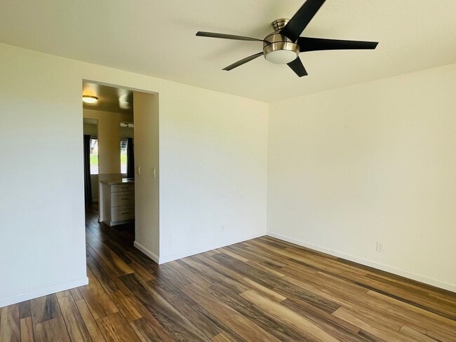 Building Photo - Partly Furnished 2-bedroom,1.5-bath Townho...