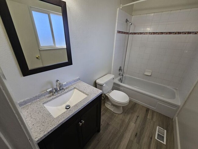 Building Photo - 3 Bedroom 2 Bath 2 Car Garage home in the ...