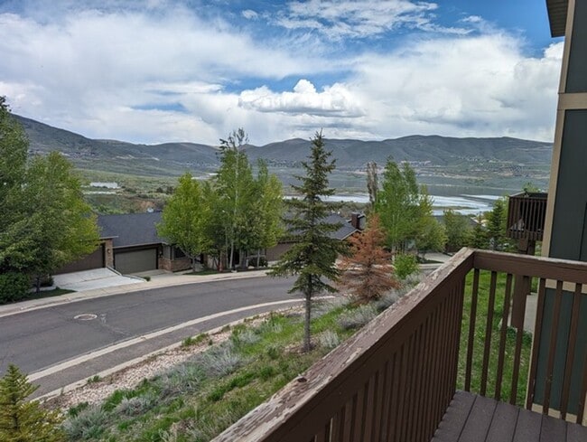 Building Photo - Spacious Fully Furnished Jordanelle Townhome