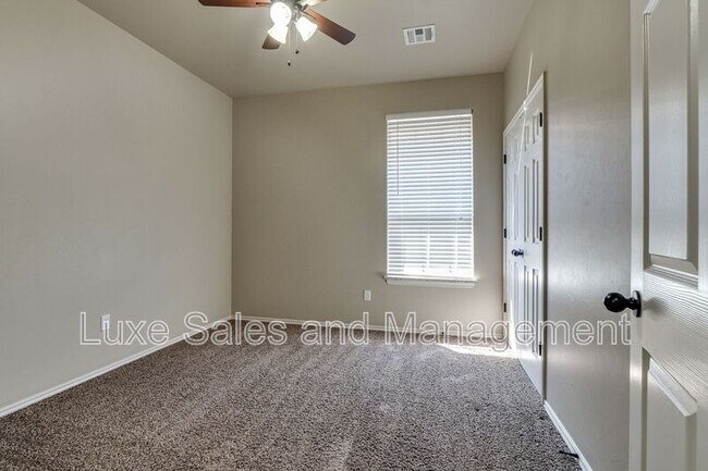 Building Photo - 1308 Garden Gate Dr