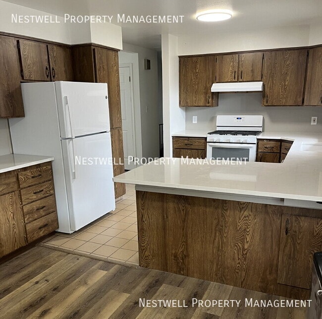 Building Photo - 893 W 1500 N St