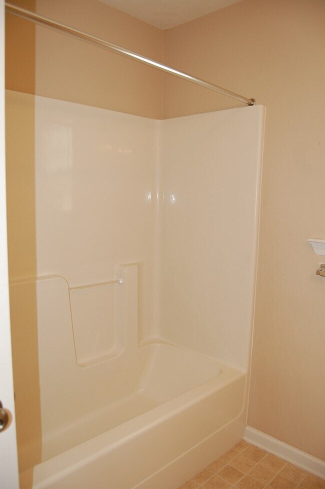 Building Photo - 900 Watsonia Dr