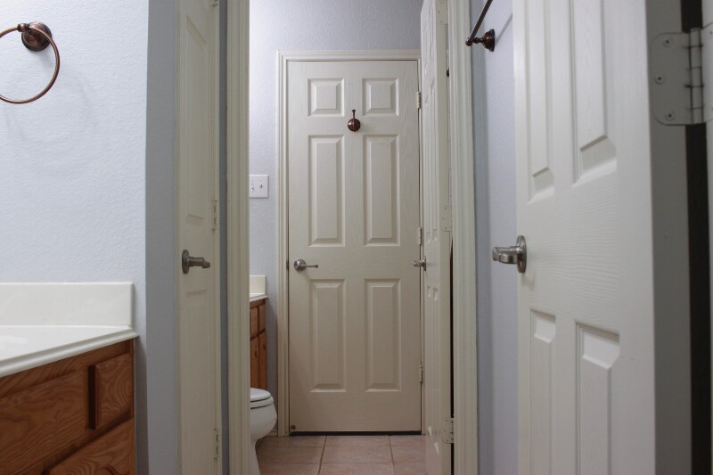 Building Photo - 3605 Villanova Dr