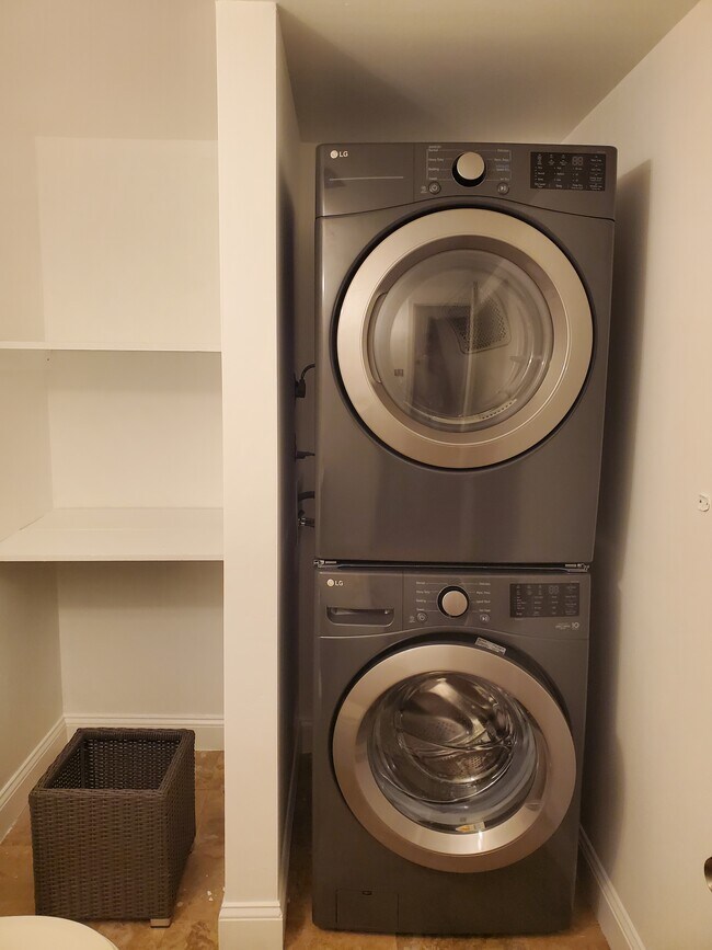 Building Photo - 96 Evergreen St