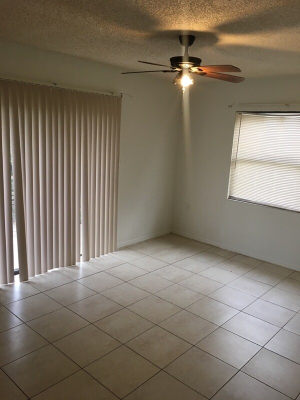 Building Photo - 916 Buccaneer Dr