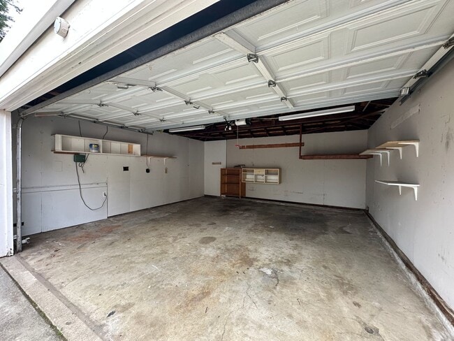 Building Photo - Great Location near McKinley Park!