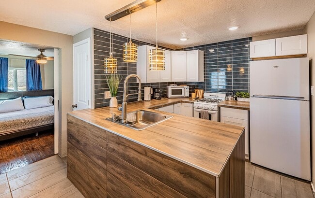 Building Photo - 268 Osuna Rd NW