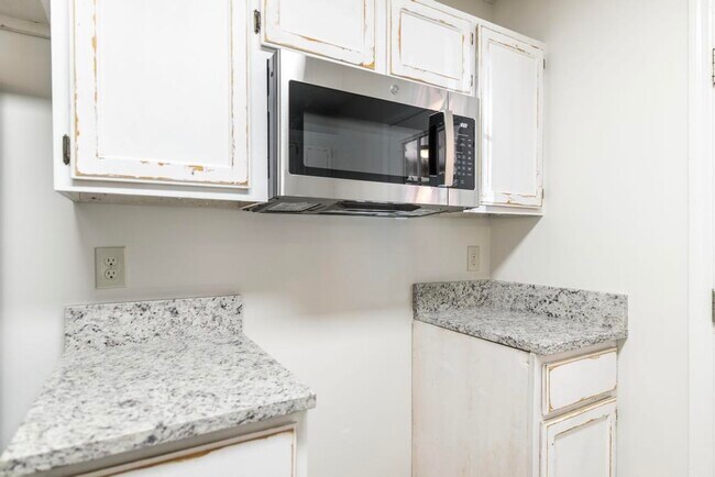 Building Photo - 103 Country Cove