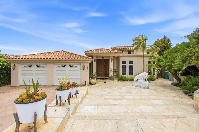 Building Photo - 1011 Avenida Amantea