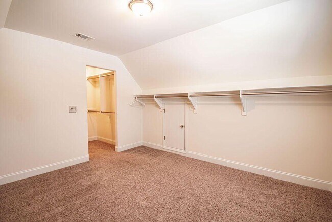 Building Photo - 1609 Lindley Ln