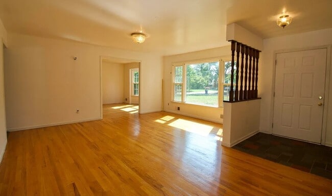 Building Photo - 32 Meadowbrook Ln