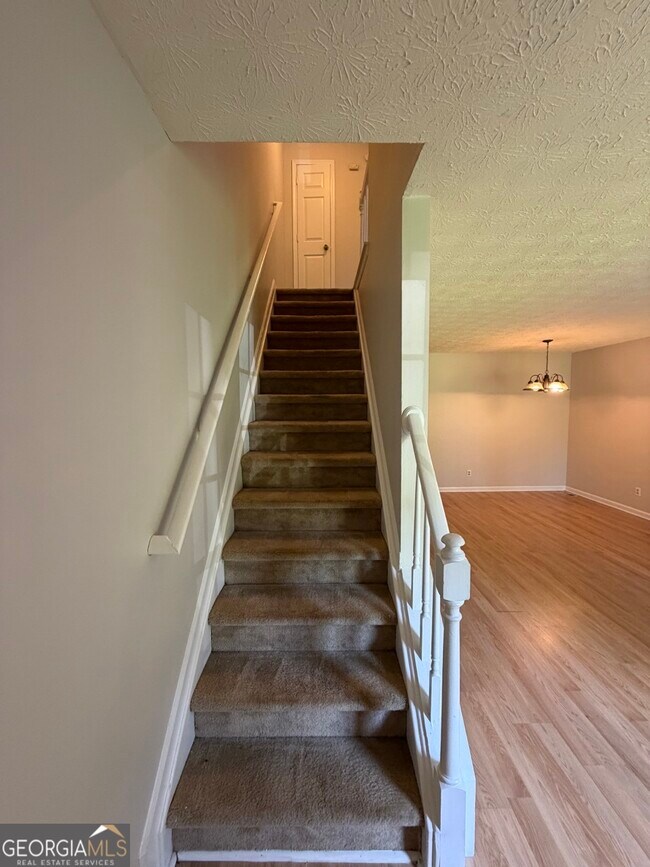 Building Photo - 1337 Sweet Pine Dr