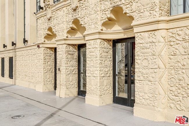 Building Photo - 200 N San Fernando Rd