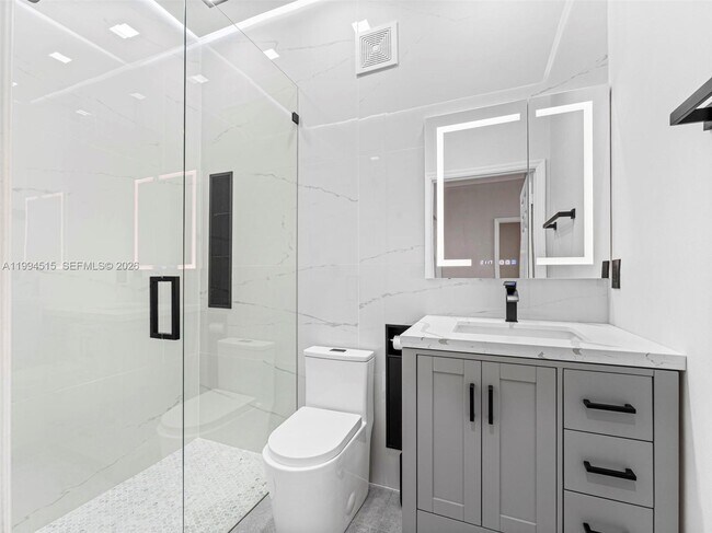 Building Photo - 4851 Bonsai Cir