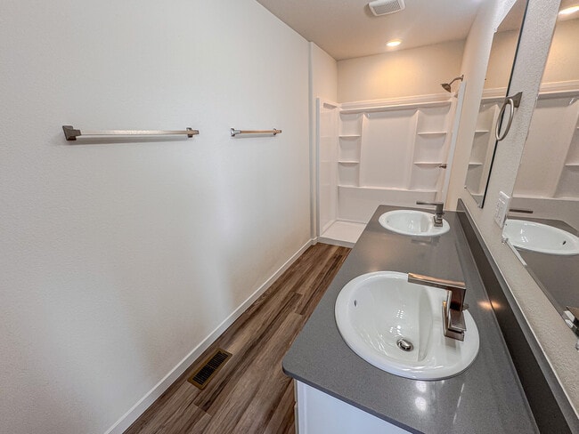 Building Photo - 1631 Elsie Jean Trl