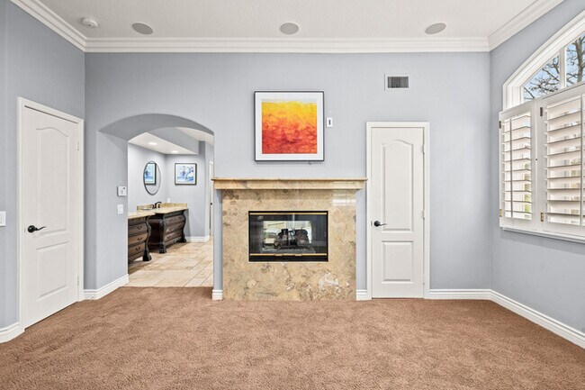 Building Photo - Elegant 5BR Furnished Estate with Pool & G...