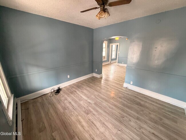 Building Photo - 18 Swan St