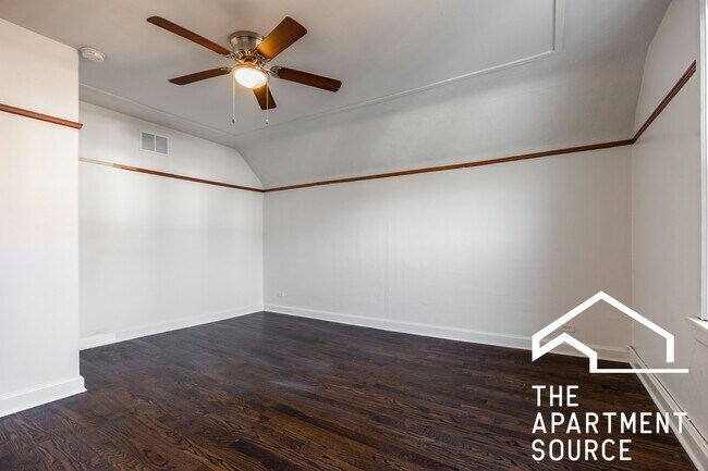 Building Photo - 3135 N Oakley Ave