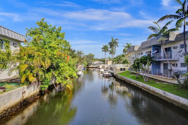 Building Photo - 1860 Venice Park Dr