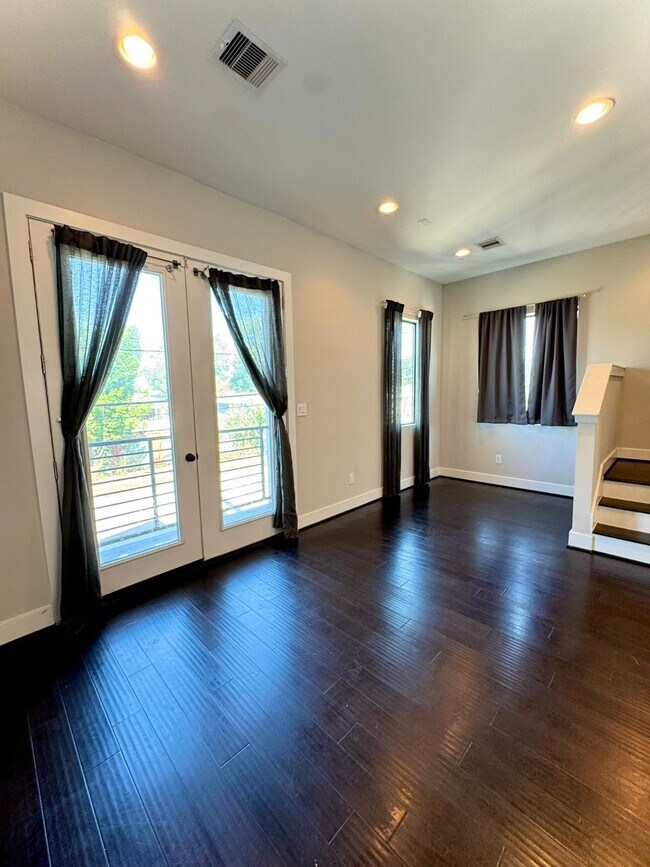 Building Photo - 1613 Milby St