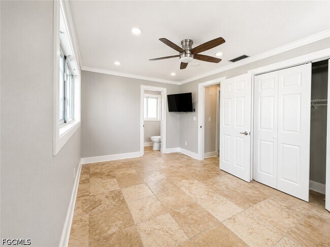 Building Photo - 912 Dolphin Dr