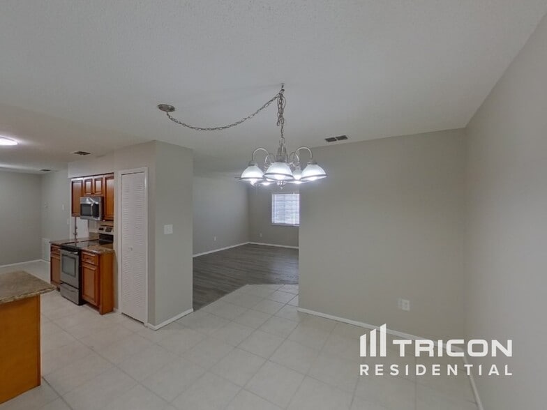 Building Photo - 3717 Coppertree Cir