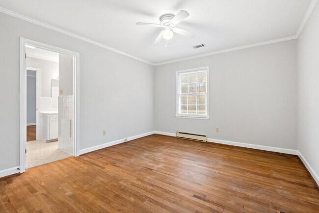 Building Photo - Available 5/9! Charming & Convenient Brick Ranch