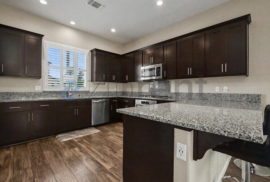 Building Photo - 101 Lily Bay Cir