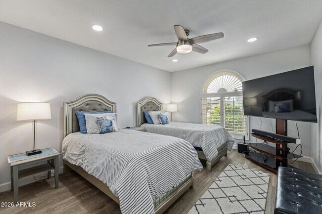 Building Photo - 26241 S Lakemont Dr