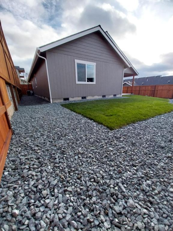 Building Photo - 330 Hazel Way