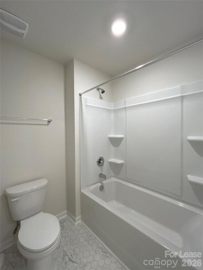 Building Photo - 1920 Vanderlyn St