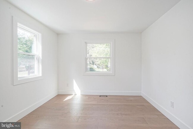 Building Photo - 316 Farmdale Rd