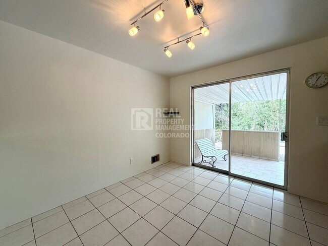Building Photo - 511 E Panama Dr