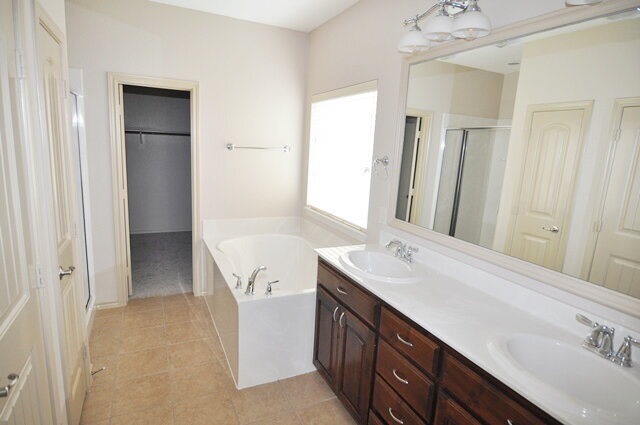 Building Photo - "Lovely 3-Bedroom, 2-Bath Home with Gourmet Kitchen & Community Amenities!"