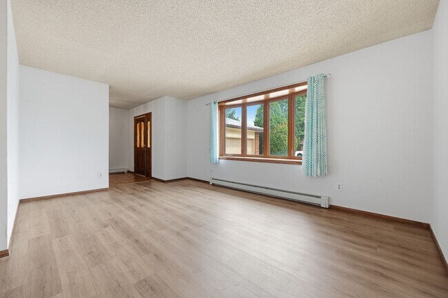 Building Photo - 7573 Lee Dr
