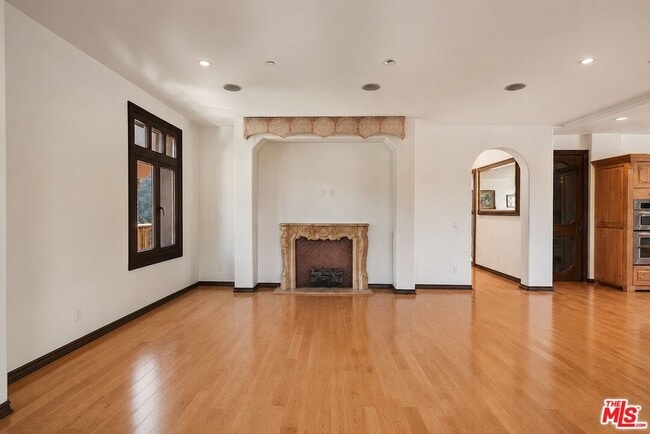 Building Photo - 28305 Via Acero