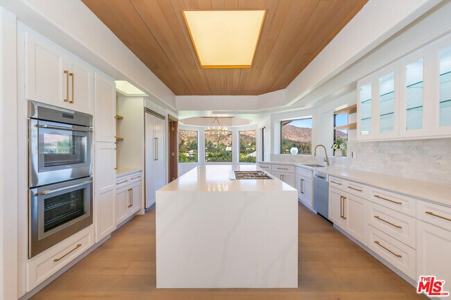 Building Photo - 5109 Lakeview Canyon Rd