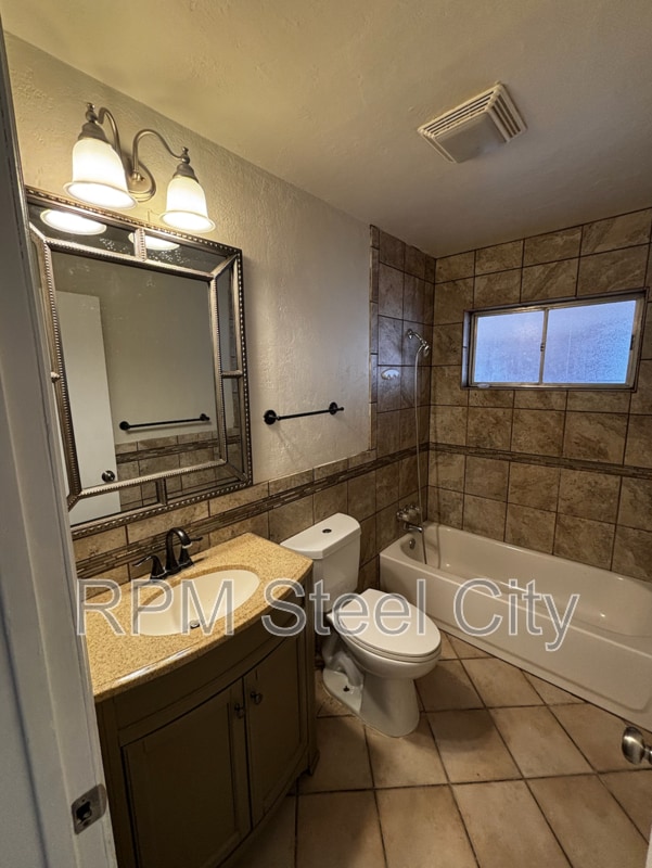 Building Photo - 2521 Emilia St