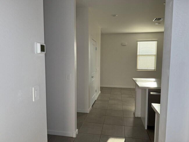 Building Photo - 2462 E Alonso Dr