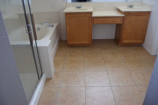 Building Photo - NORTHWEST - 2 STORY, 5 BEDROOM HOME