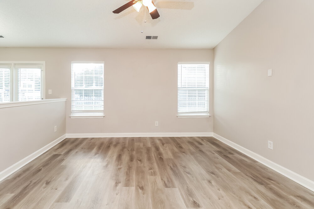 Building Photo - 515 River View Dr