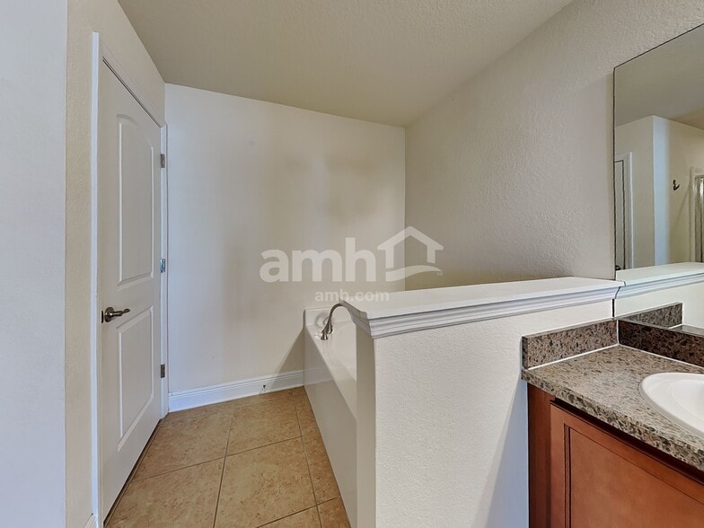 Building Photo - 10708 Standing Stone Dr