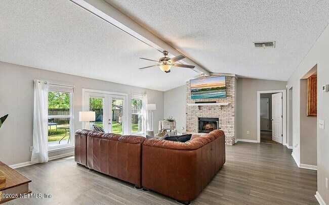 Building Photo - 4766 Dovetail Dr