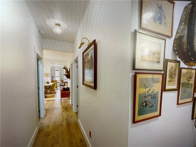 Building Photo - 911 S Main St