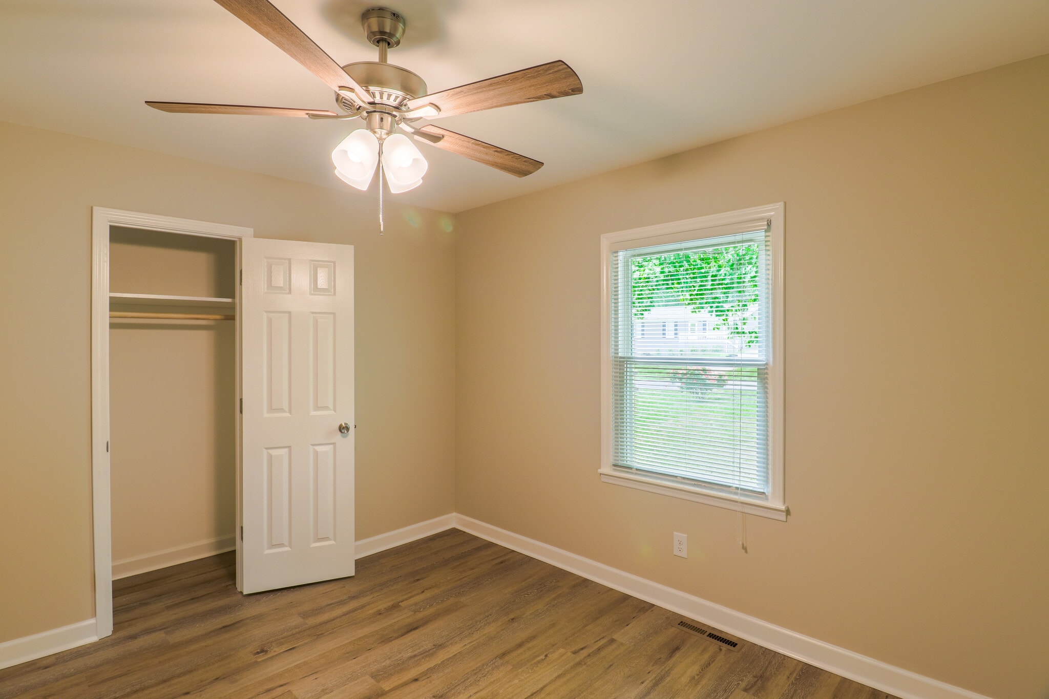 Building Photo - 2608 Meadow Lark Ln