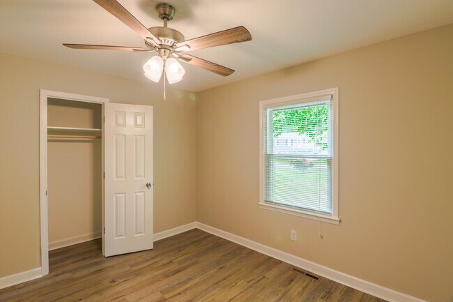 Building Photo - 2608 Meadow Lark Ln