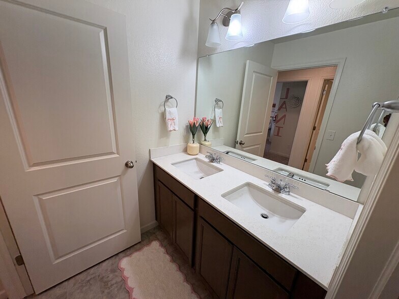 Building Photo - 10417 Castor Dr