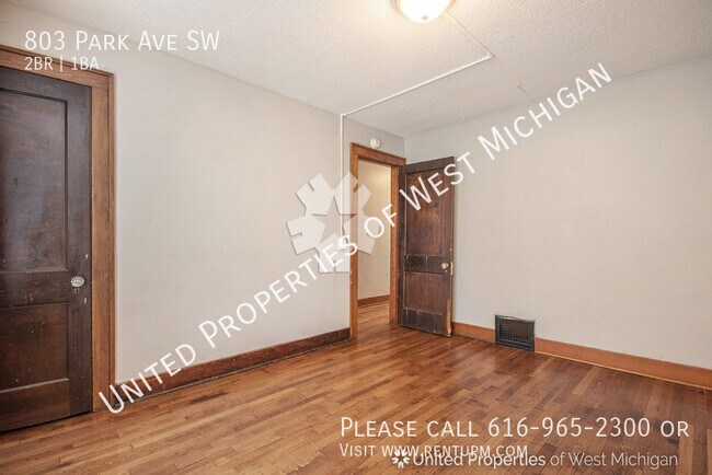 Building Photo - 803 Park St SW