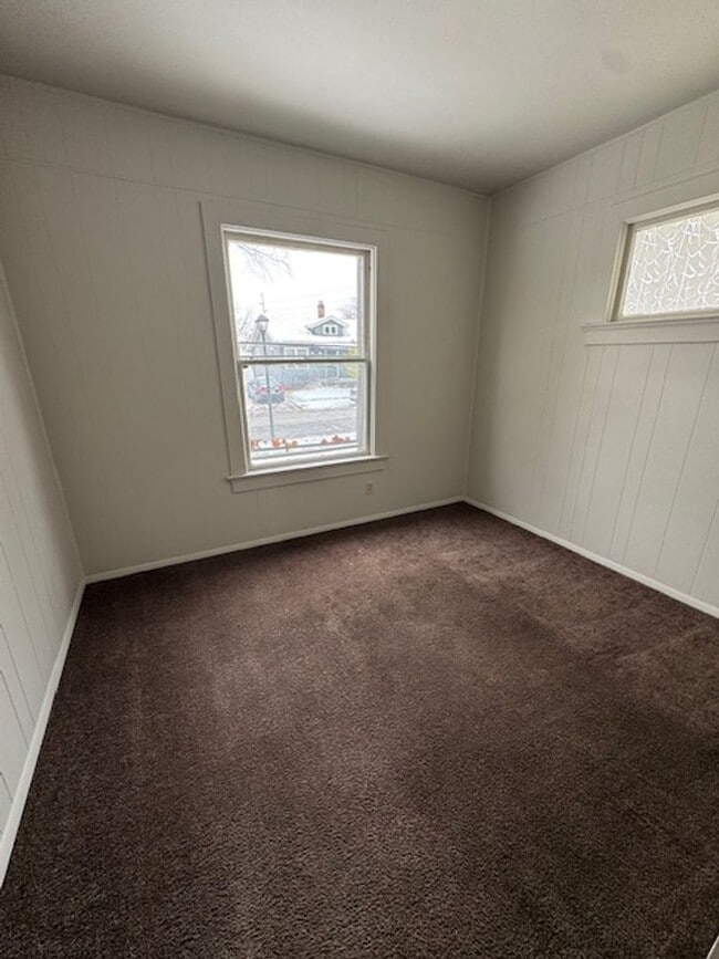 Building Photo - 1916 High St